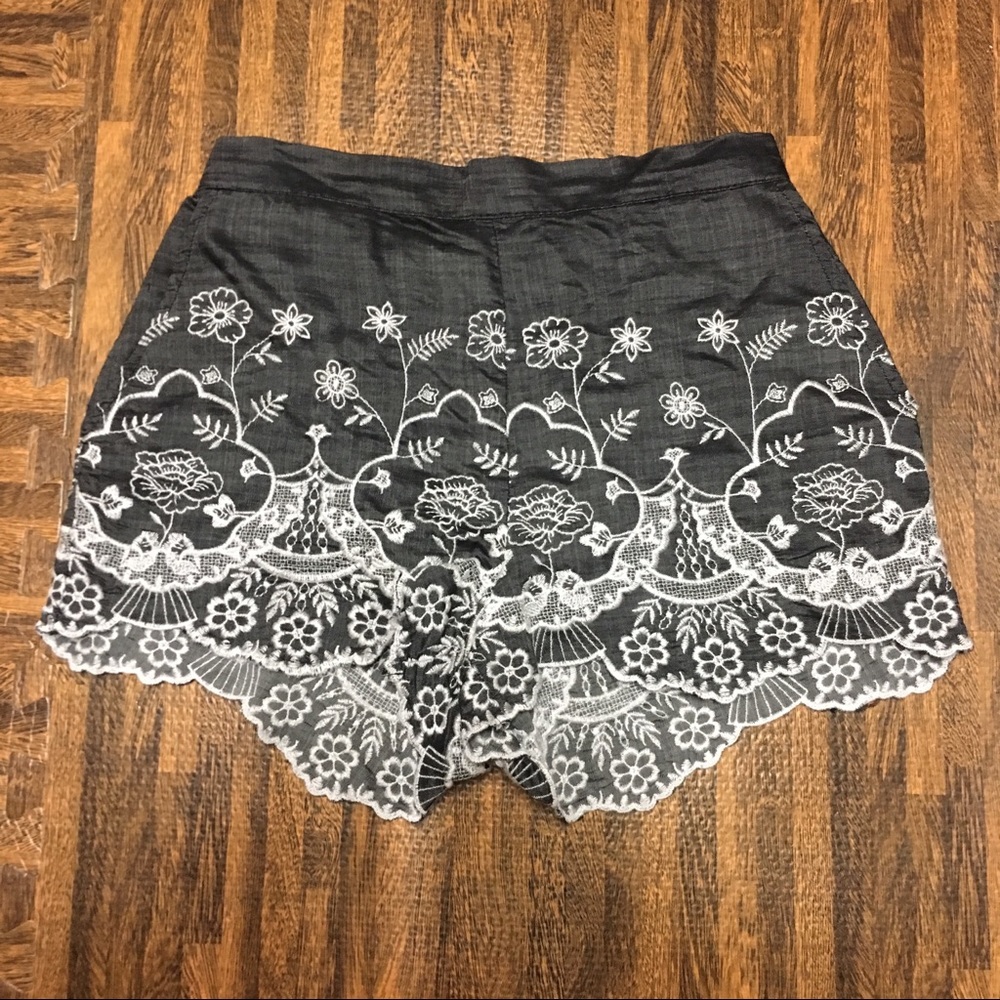 EMBROIDERED SHORTS